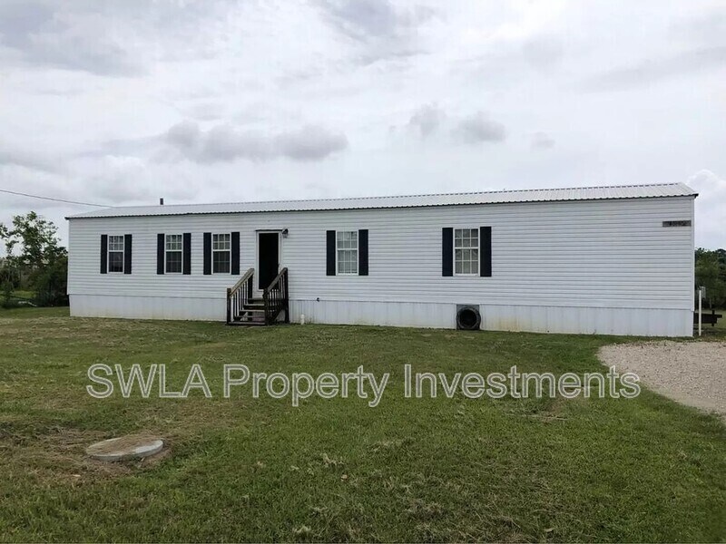 4015 Wildflower Dr in Sulphur, LA - Building Photo