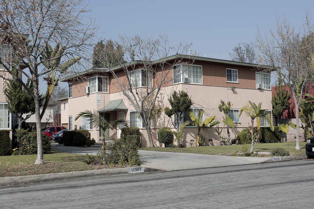 10503-10517 Myrtle St in Downey, CA - Foto de edificio