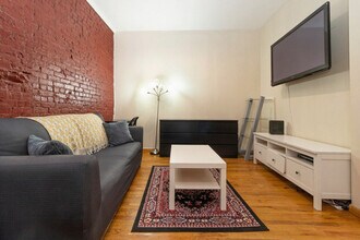 329 E 94th St in New York, NY - Building Photo - Building Photo