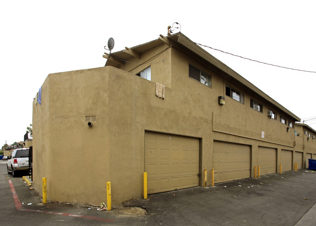 331 E. Wakefield Ave. in Anaheim, CA - Building Photo - Building Photo