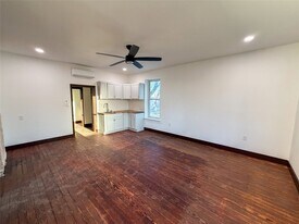 107 E Stone St, Unit B in Collinsville, TX - Building Photo