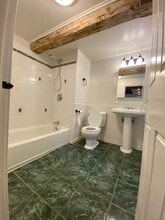 39 Essex St, Unit 2 in Salem, MA - Foto de edificio - Building Photo