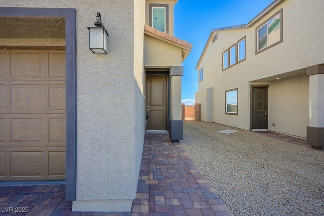 8926 Deer Isle St, Unit 040 in Las Vegas, NV - Building Photo - Building Photo