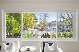 44 W Summit Dr in Emerald Hills, CA - Building Photo - Building Photo