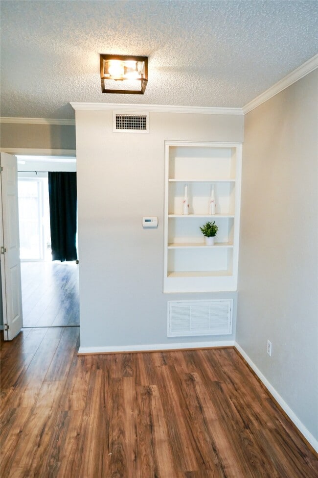6410 Del Monte Dr in Houston, TX - Building Photo - Building Photo