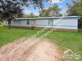 545 Oak St in Sour Lake, TX - Building Photo