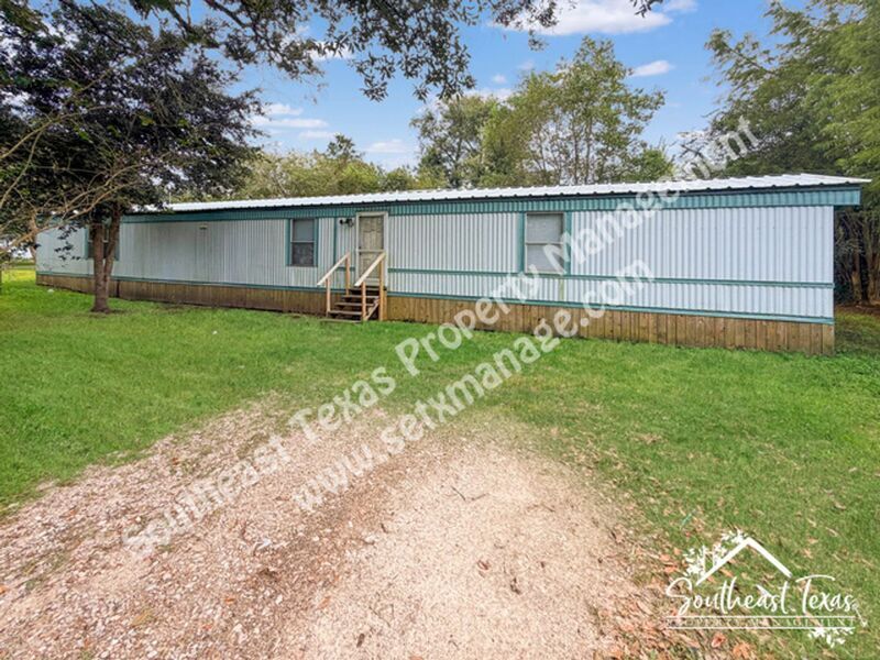 545 Oak St in Sour Lake, TX - Building Photo