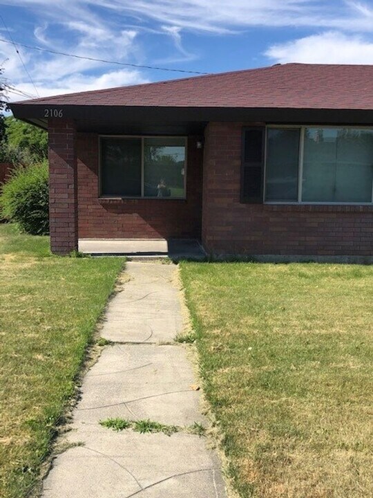 2106 W Grand Ronde Ave-Unit -2106 Grand Ronde in Kennewick, WA - Building Photo