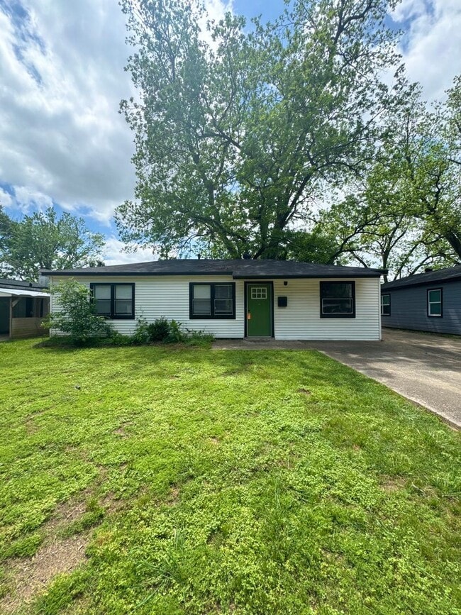 property at 1704 Oriole St