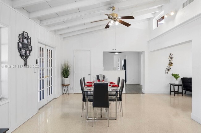 19 NE 3rd St in Dania Beach, FL - Building Photo - Building Photo