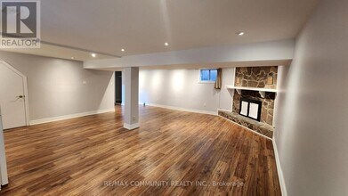 317 Burrows Hall Blvd in Toronto, ON - Building Photo - Building Photo