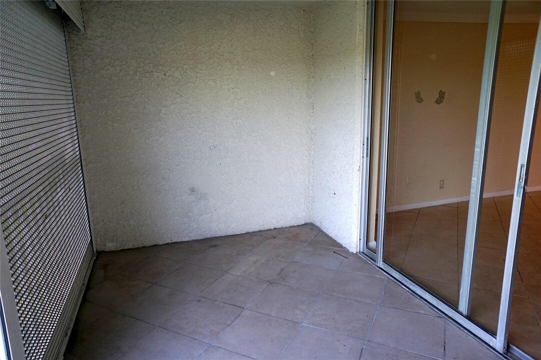 4570 NW 18th Ave, Unit 607 in Deerfield Beach, FL - Building Photo