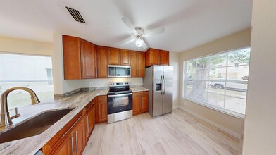 105 Pheasant Run Blvd in West Palm Beach, FL - Building Photo - Building Photo
