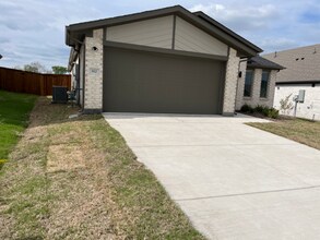 112 Huckleberry Rd in Forney, TX - Building Photo - Building Photo