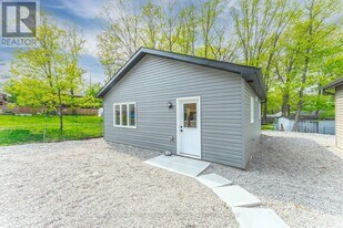 176 Cundles Rd W in Barrie, ON - Building Photo