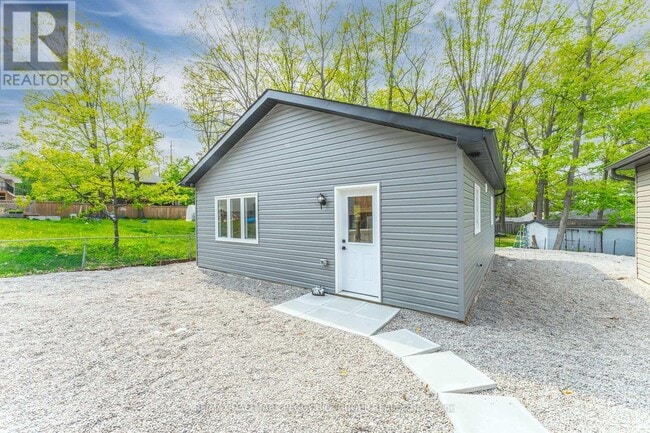 property at 176 Cundles Rd W