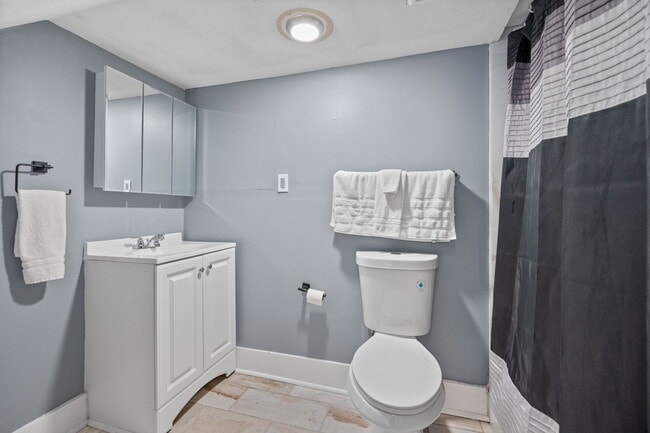 2413 Kenton St in Cincinnati, OH - Building Photo - Building Photo