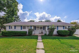 1706 Willow St in Sycamore, IL - Building Photo