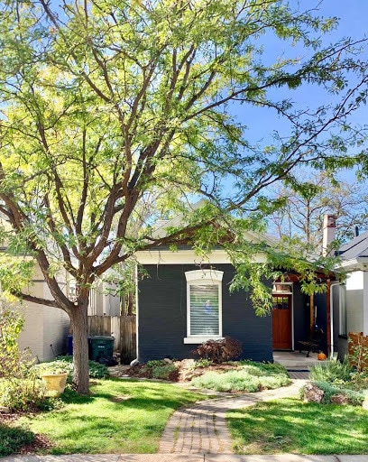 property at 820 S Lincoln St