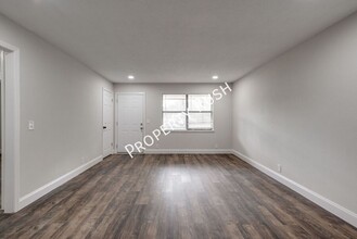 718 Salem Rd-Unit -B in Rossville, GA - Building Photo - Building Photo