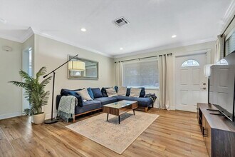 371 NE 41st St in Oakland Park, FL - Building Photo - Building Photo