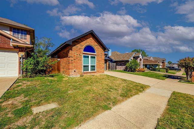 6825 Douglas Creek in Plano, TX - Foto de edificio - Building Photo