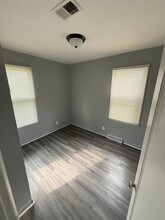 7033 Westminster Ave in Warren, MI - Building Photo - Building Photo