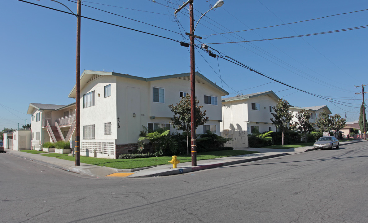 4310 Walnut St in Bell, CA - Foto de edificio