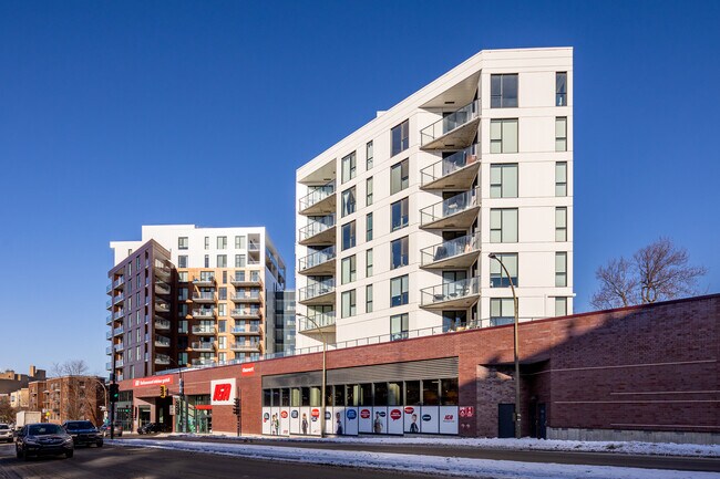 5501 De La Côte-Saint-Luc in Montréal, QC - Building Photo - Building Photo