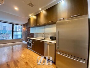 72 Willoughby St in Brooklyn, NY - Foto de edificio - Building Photo