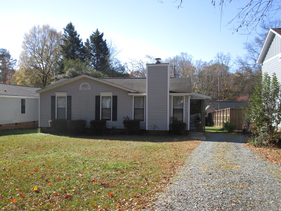 2236 Laburnum Ave in Charlotte, NC - Building Photo