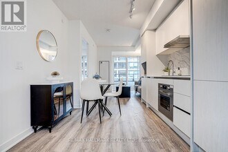 180 Front St E in Toronto, ON - Building Photo - Building Photo