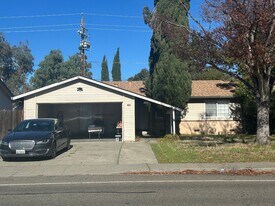 742 Nightingale Dr in Fairfield, CA - Building Photo