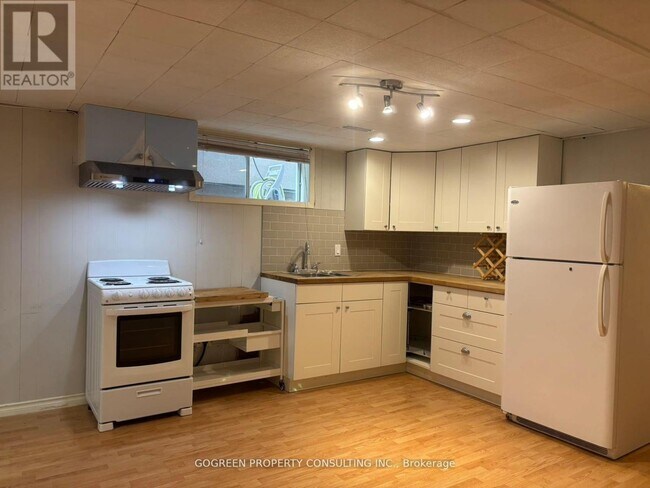 192 Bedford Park Ave in Toronto, ON - Building Photo - Building Photo