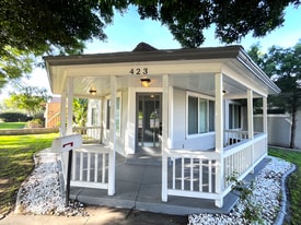 423 E 8th St in Corona, CA - Building Photo