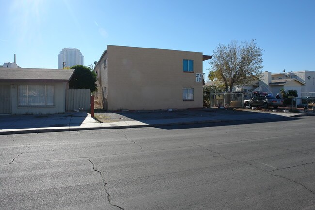 217 W Chicago Ave in Las Vegas, NV - Foto de edificio - Building Photo
