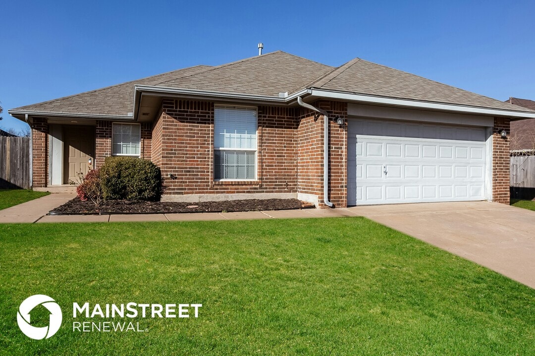 3901 Taylor Ln in Yukon, OK - Building Photo