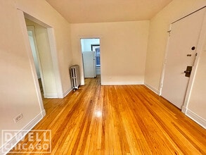 2653 N Spaulding Ave, Unit 2649-2E in Chicago, IL - Building Photo - Building Photo