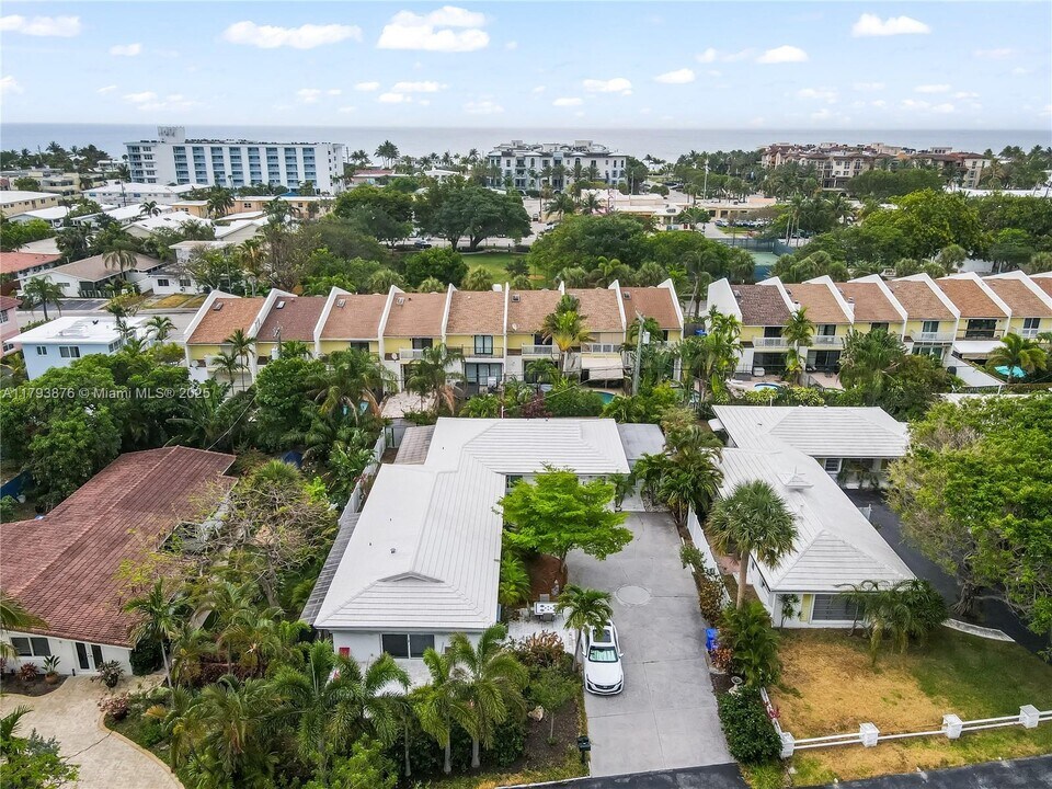 4512 Sea Grape Dr in Lauderdale-by-the-Sea, FL - Building Photo