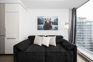 1255 Rue Saint-Jacques in Montréal, QC - Building Photo