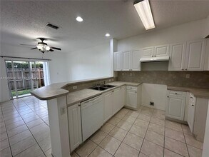 2308 SE 23rd Terrace in Homestead, FL - Building Photo - Building Photo