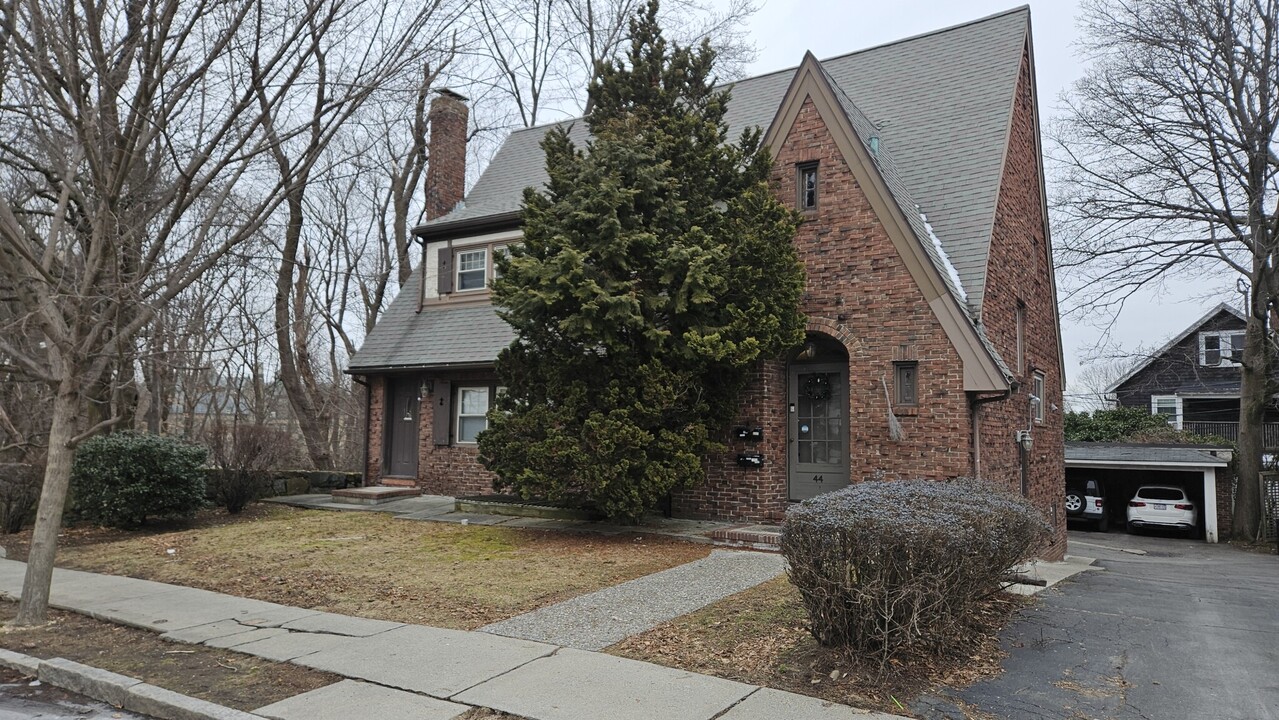 44 Greycliff Rd, Unit 2 in Boston, MA - Foto de edificio