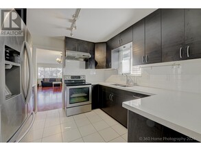 7XXX Holly St in Burnaby, BC - Building Photo - Building Photo