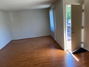 7342 Ventura Canyon Ave in Van Nuys, CA - Building Photo - Building Photo