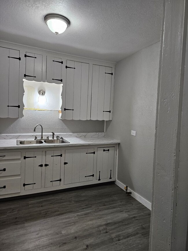 304 Zephyr in Plainview, TX - Building Photo - Building Photo