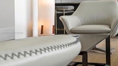 2901 Collins Ave in Miami Beach, FL - Building Photo - Building Photo