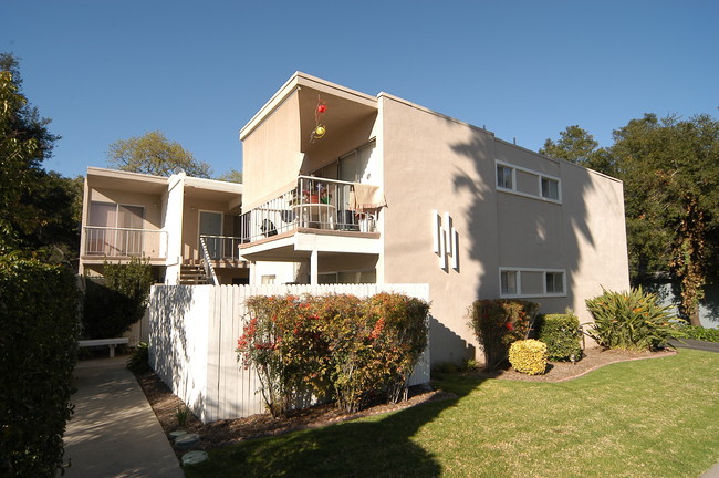 106 W Oak St in Ojai, CA - Building Photo - Building Photo