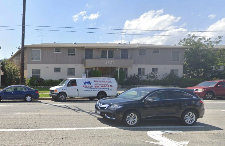 3571 S Sepulveda Blvd in Los Angeles, CA - Building Photo