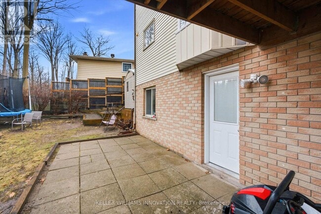 235 Southwood Dr in Kitchener, ON - Building Photo - Building Photo