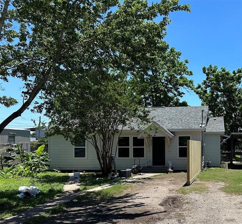 820 Bennington St in Houston, TX - Building Photo